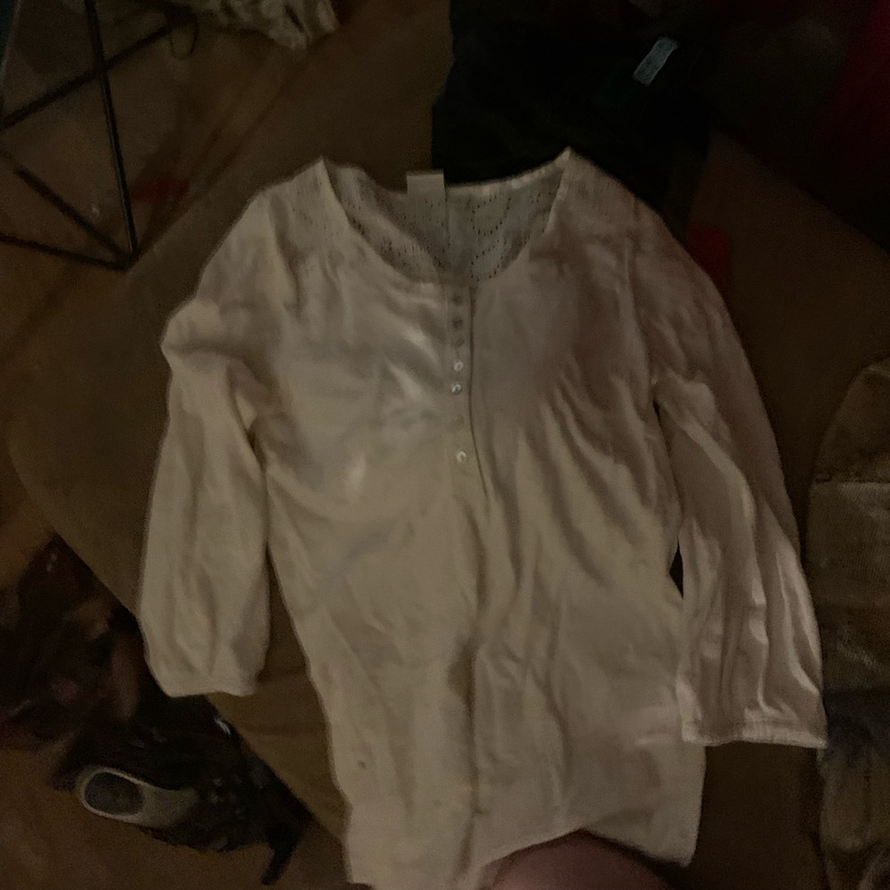 White tee
